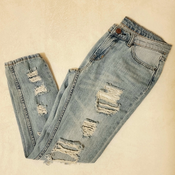 Boyfriend style BDG Slim BF Low Rise Ripped Jeans - Picture 2 of 8